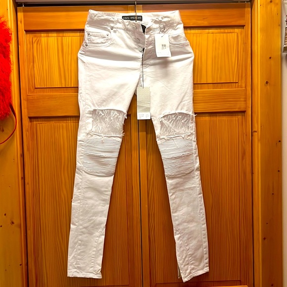 Vinti Andrews. White straight jeans with laces. Size 27, runs small. Buttons. - Picture 1 of 10